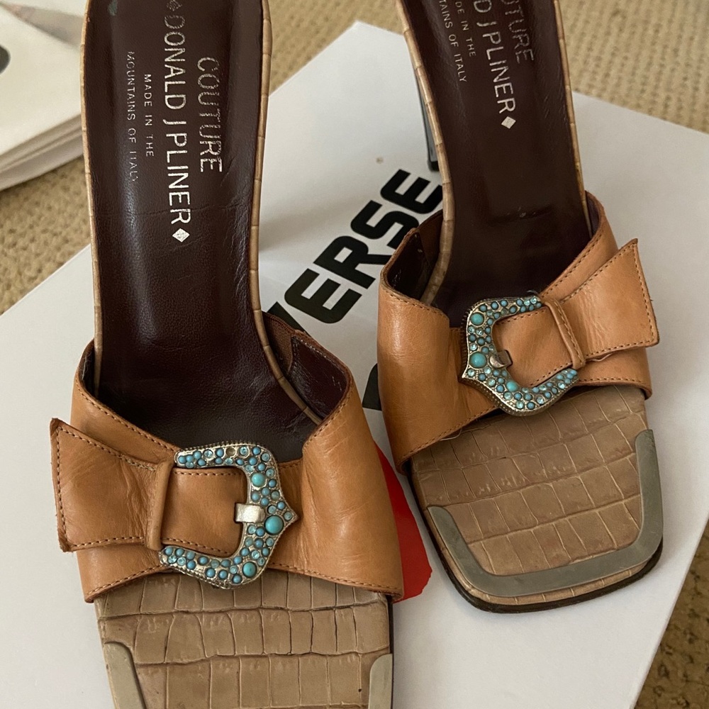 Vintage Donald J Pliner sandal heel